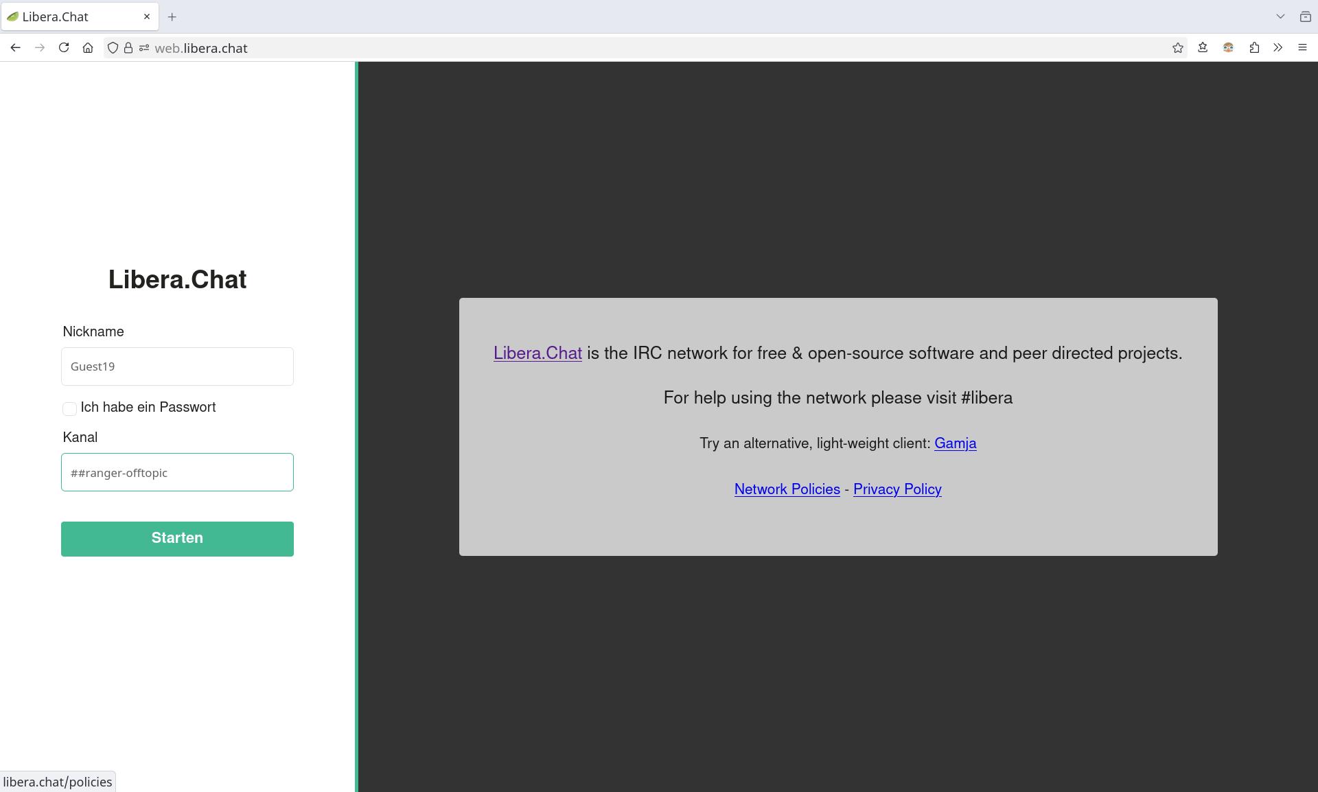Screenshot of the Libera Webchat interface. It has a main window with information about libera.chat, and suggestions for a (desktop) client, Gamja. On the left, there’s input fields for nickname, a “I have a password” button, and a channel. All text on the left is in German since that is what my browser recognises from my localisation settings.
